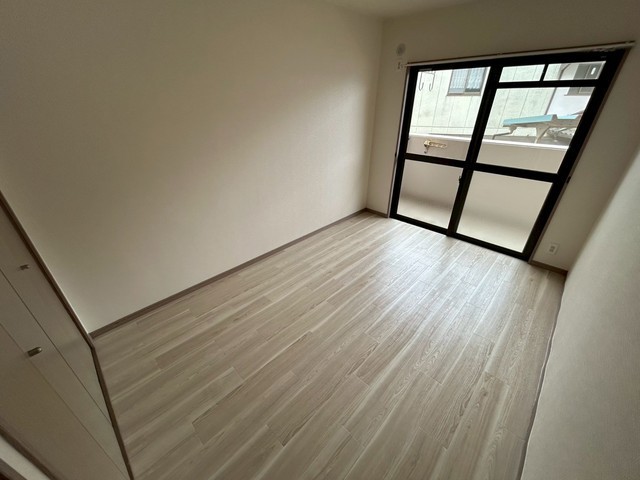 グローバルハイツ