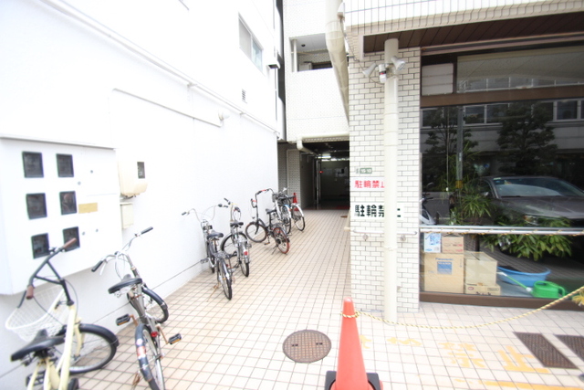 हिरोशिमा सिटी भित्ररुम खाली