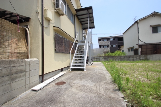 新納アパート(北)