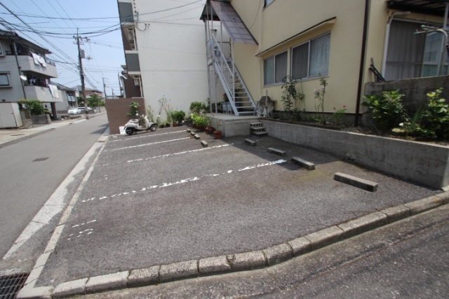 新納アパート(北)