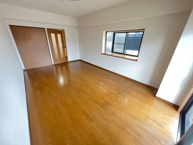 プラムグロウブ