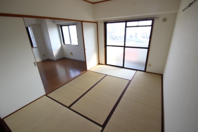 リバーサイド西口