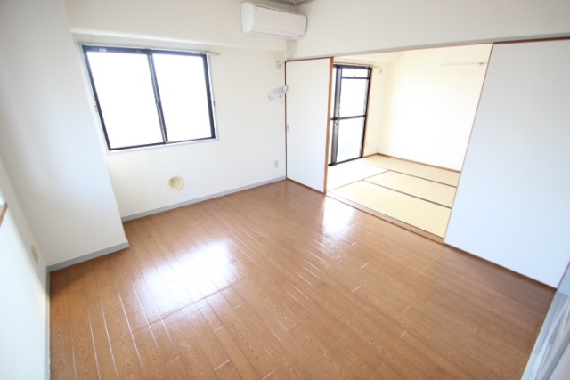 リバーサイド西口