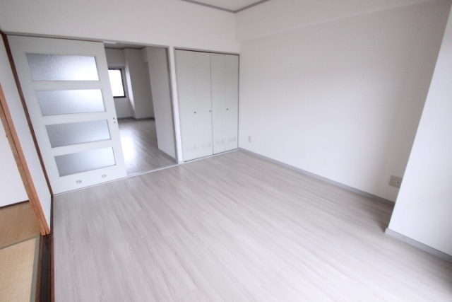 リバーサイド西口