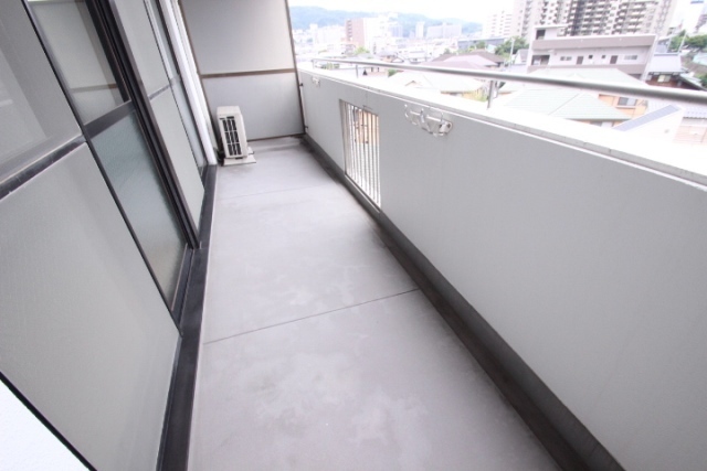 リバーサイド西口