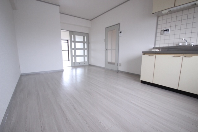 リバーサイド西口