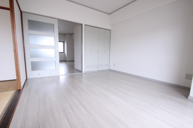 リバーサイド西口