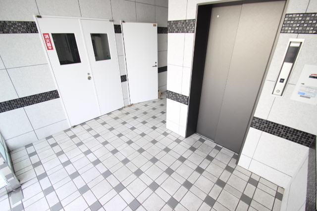 リバーサイド西口