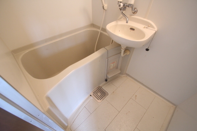 ファミール牛田