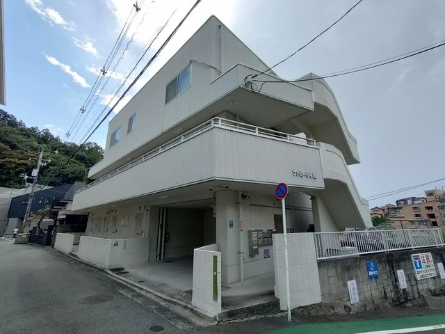 ファミール牛田