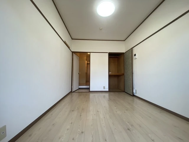 ロイヤルメゾン古江