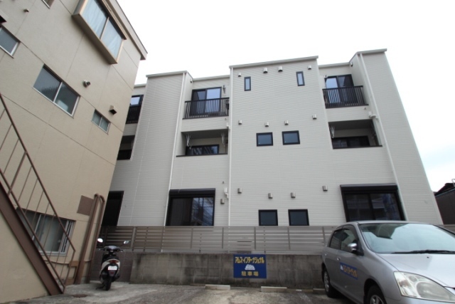 ★広島駅南口まで徒歩7分★築浅7万円代1LDK★