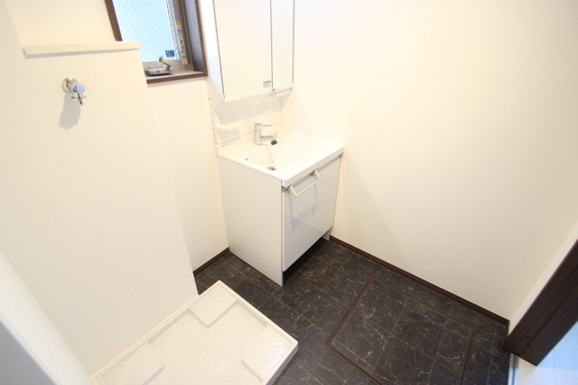 ラヴィーヌ三入A棟