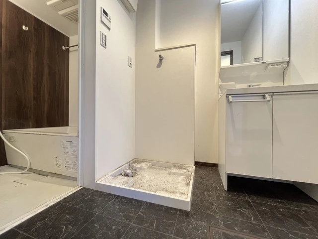 ラヴィーヌ三入A棟