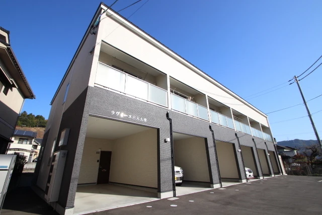 ラヴィーヌ三入A棟