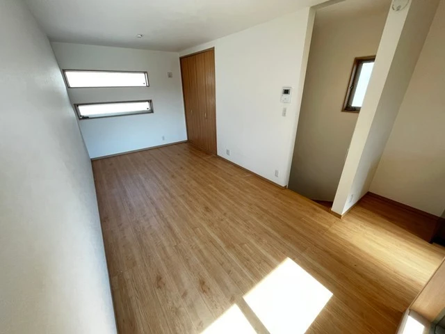 ラヴィーヌ三入B棟