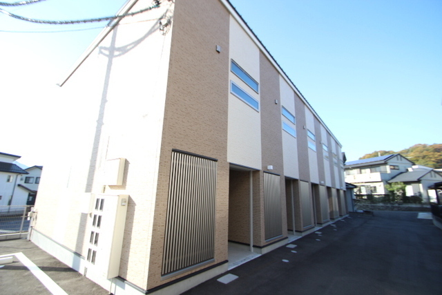 ラヴィーヌ三入B棟