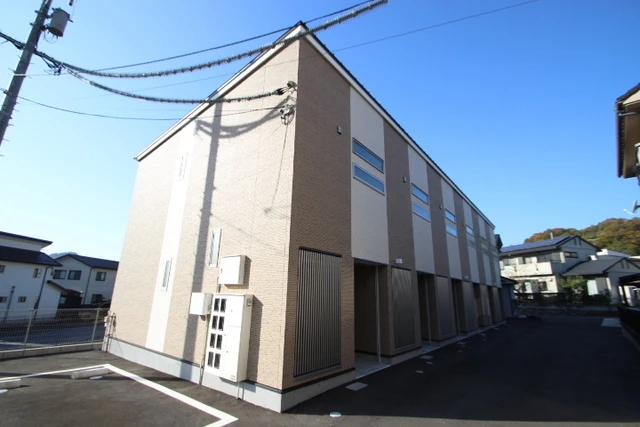 ラヴィーヌ三入B棟