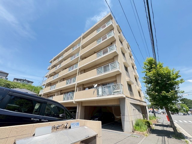 ☆高台の団地に建つ広々3LDK　駐車場1台家賃に込み☆