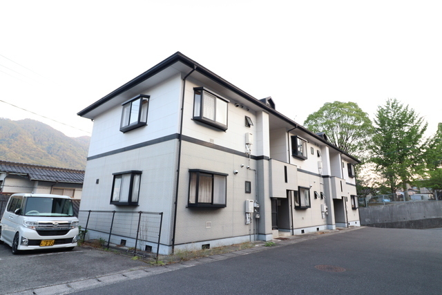 ヴィラージュ西本