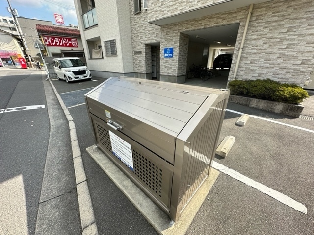 スクエア西原