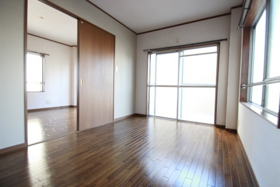 ロリエ中広通り