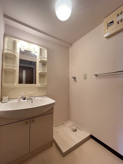 コンフォール空港通り