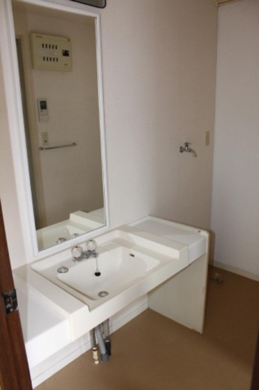 サリアンコート川田