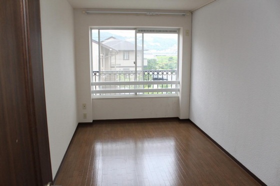 サリアンコート川田