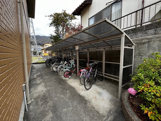 ウィングス緑井 B棟