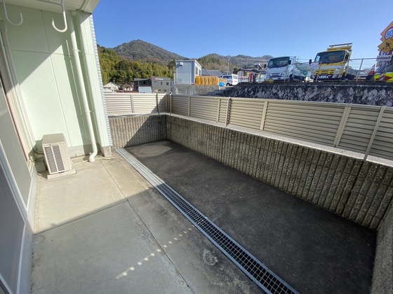 ロイヤルタムラバラ館