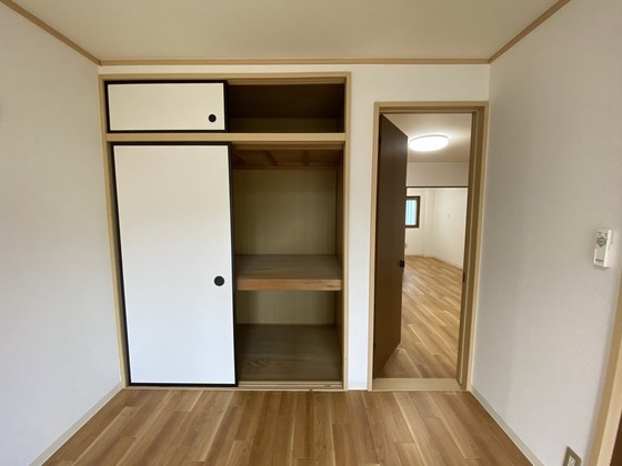 ロイヤルタムラバラ館