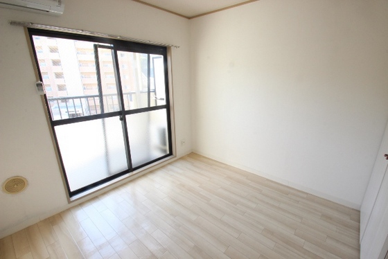 リバーパレス牛田新町