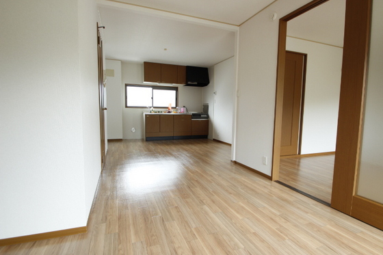 アゼリア土井 A棟