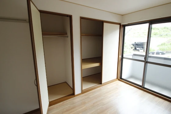 アゼリア土井 A棟