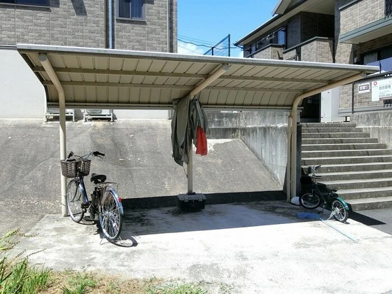 アゼリア土井 A棟