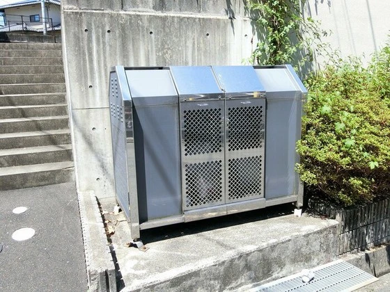 アゼリア土井 A棟