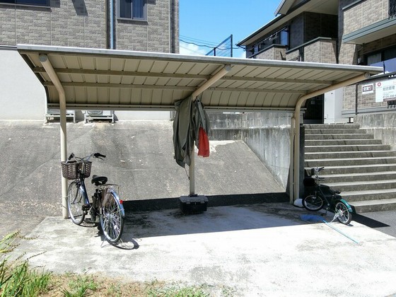 アゼリア土井 B棟