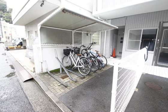 アクシス比治山