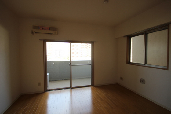 グラビスコート西原