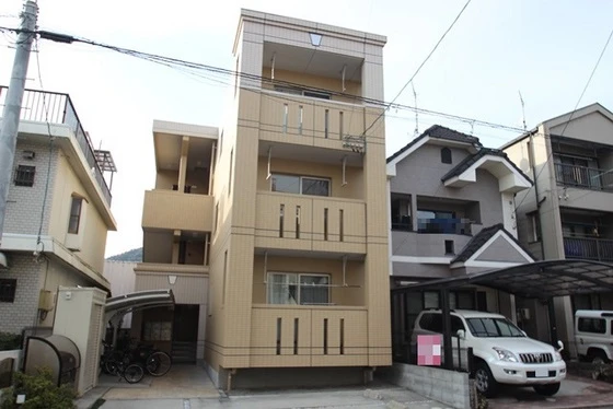 アヴァンティ三篠