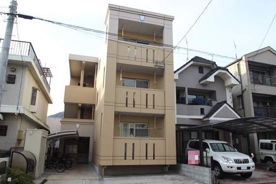 アヴァンティ三篠