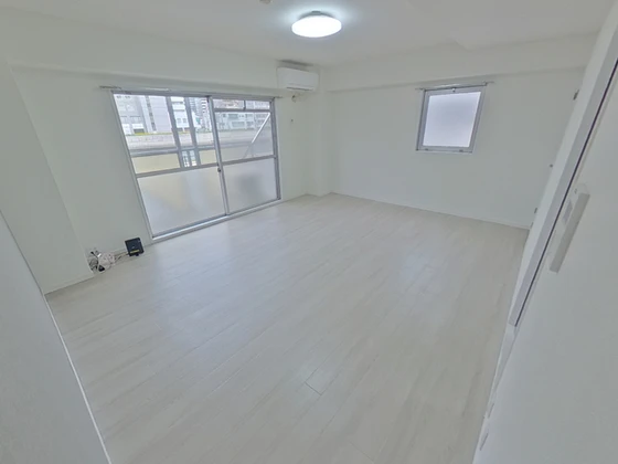 クリスタルビル