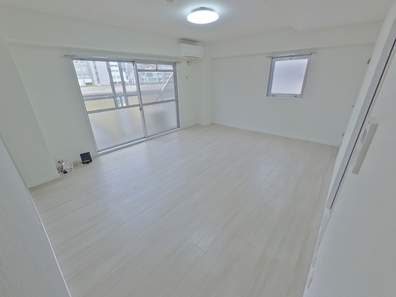 クリスタルビル