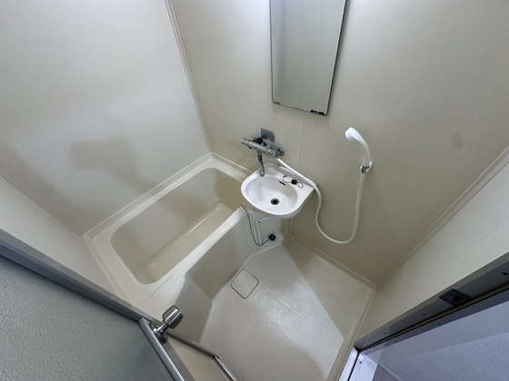 クリスタルビル