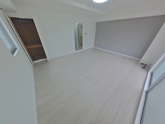 クリスタルビル