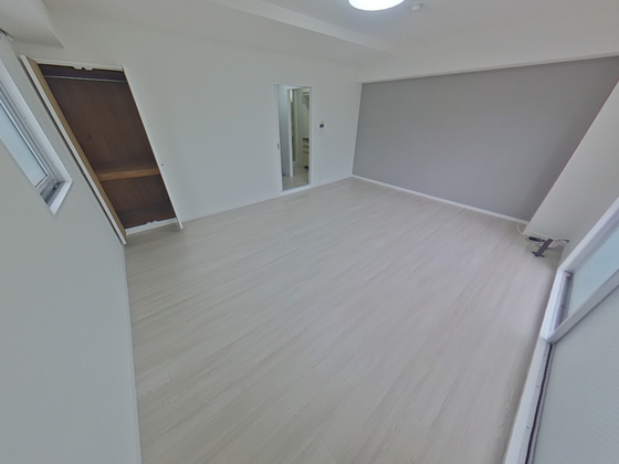 クリスタルビル