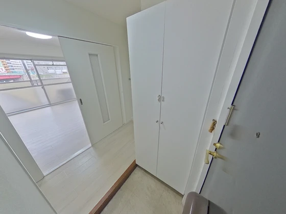 クリスタルビル