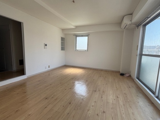 クリスタルビル