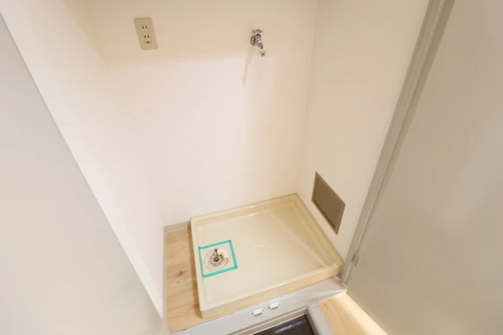 クリスタルビル